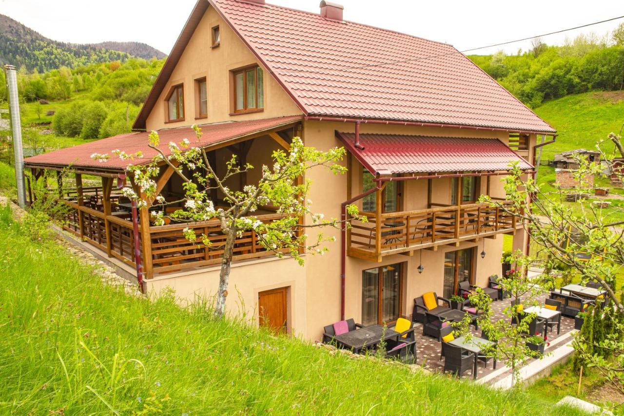 Hotel Купецький Двір Mizhhirya  Esterno foto
