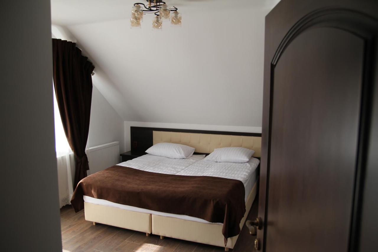 Hotel Купецький Двір Mizhhirya  Esterno foto