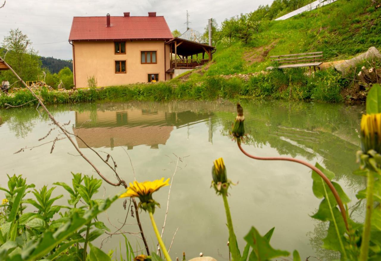 Hotel Купецький Двір Mizhhirya  Esterno foto