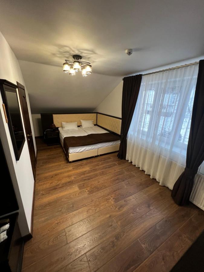 Hotel Купецький Двір Mizhhirya  Esterno foto